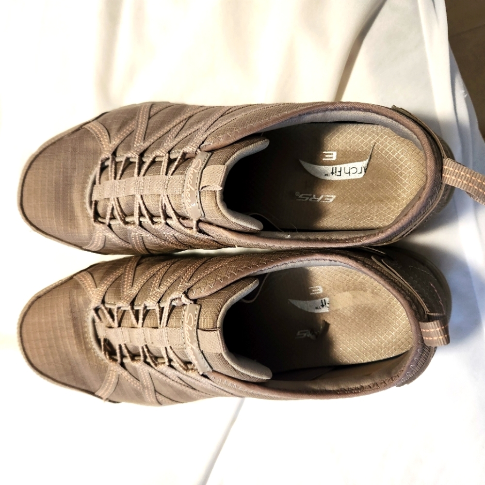 Skechers